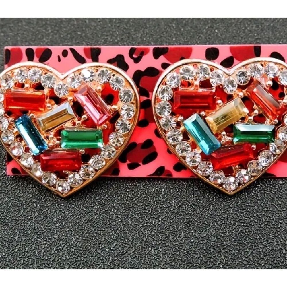 ♥️ Betsey Johnson stunning stained glass crystal studs ♥️